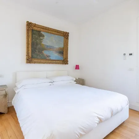 Spanish Step Rooftop Boutique Holiday home *