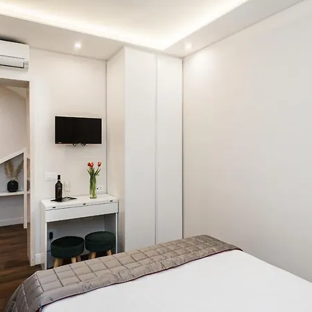 Apartment Frattina 35 *