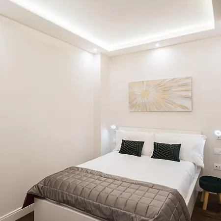 Apartment Frattina 35