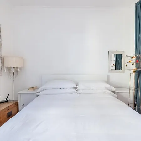 Spanish Step Rooftop Boutique Holiday home