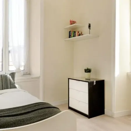 Sunny Flat In Elegant Building Close To Colosseum