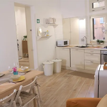Domus Paganica Charming Apartment *
