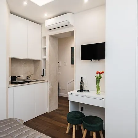 Apartment Frattina 35 *