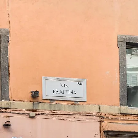 Apartment Frattina 35