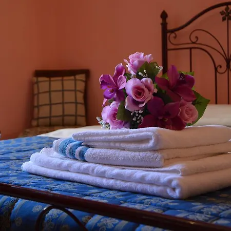 Bed & Breakfast Walls 3*