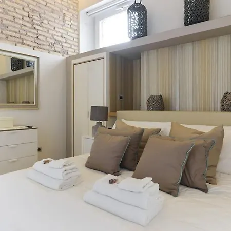 Luxury Vittoria * Rome