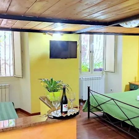 La Casa Verde Roma - Free Secure Parking If You Book 3 Nights *