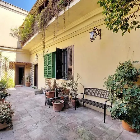Amleto Apartment
