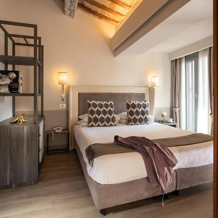 Hotel Condotti Palace 4*