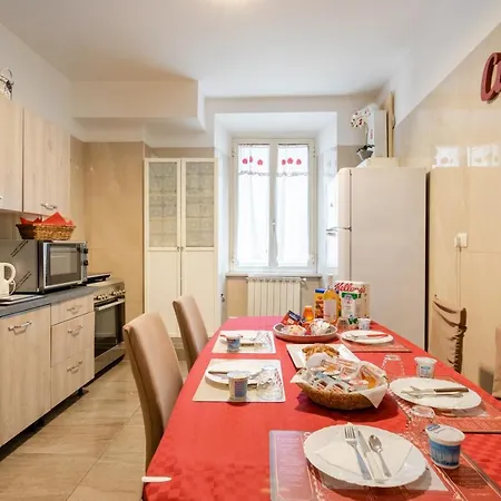 4-bdr Among Colosseum&termini 10-people Apartment