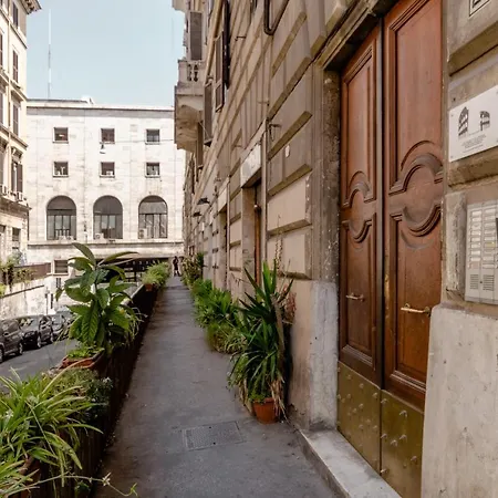 4-bdr Among Colosseum&termini 10-people * Rome