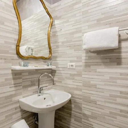 Apartment 4-bdr Among Colosseum&termini 10-people