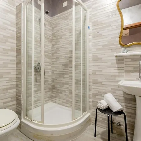 4-bdr Among Colosseum&termini 10-people Apartment Rome
