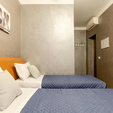 Apartment 4-bdr Among Colosseum&termini 10-people Rome