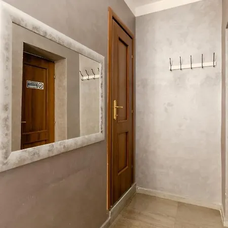 Apartment 4-bdr Among Colosseum&termini 10-people