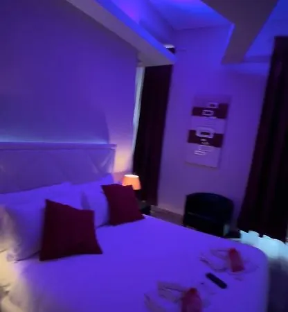 Luxury Sistina Suites *