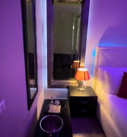 Luxury Sistina Suites Guest house
