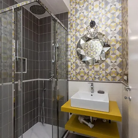 Lovely New Home, Piazza San Cosimato! Apartment *