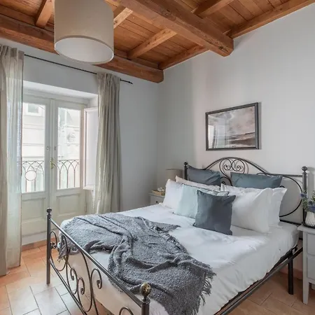 Iflat Charming Near Piazza Venezia *
