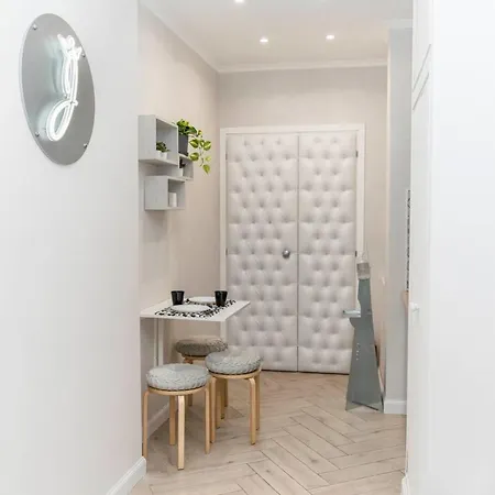 Silver Coliseum Apartment
