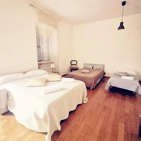Bed & Breakfast Cinema House