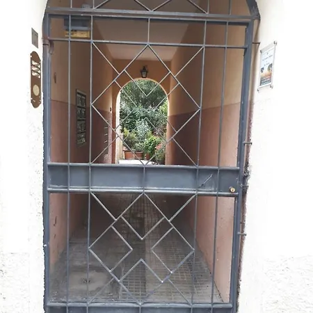 Tra Gianicolo E Trastevere *