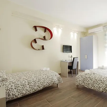 Homesuitehome 3*