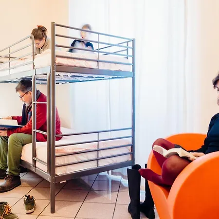 Hostel The Beehive *
