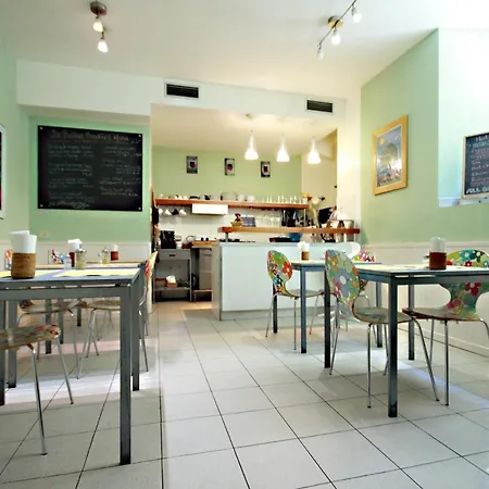 The Beehive Roma