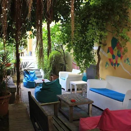 The Beehive Roma