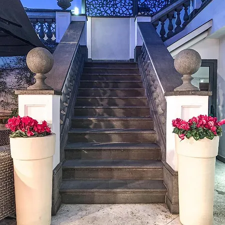 Hotel Savoy