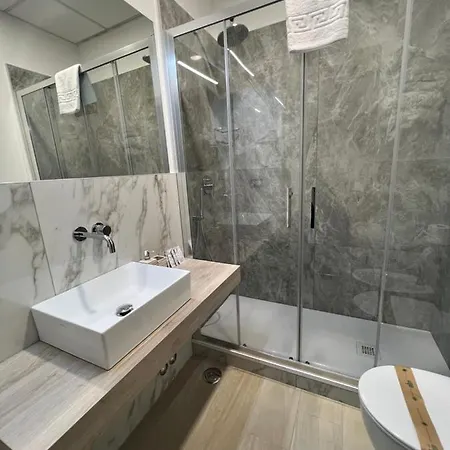 勒佩缇特酒店 3*