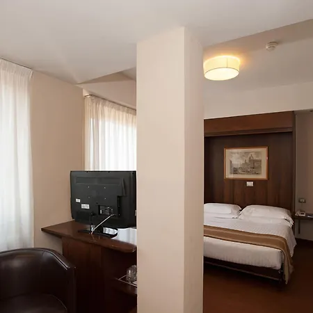Western Piccadilly 4*