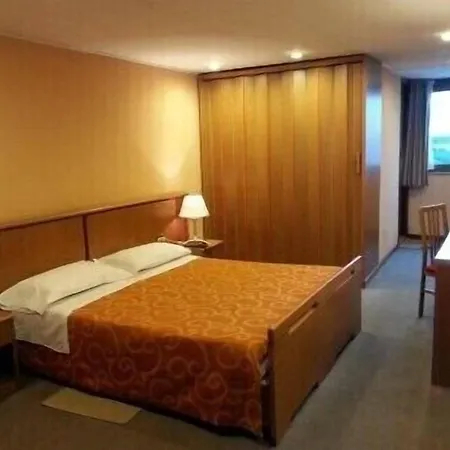 מלון דירות Residenze Garden 4*