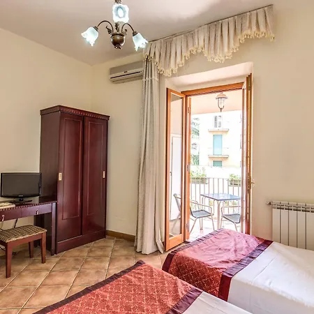 Гостевой дом Portafortuna - Close To Colosseum 2*