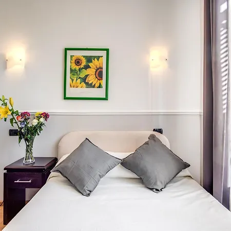 Everest Hotel 2*