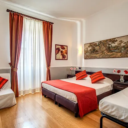 Everest Hotel 2*