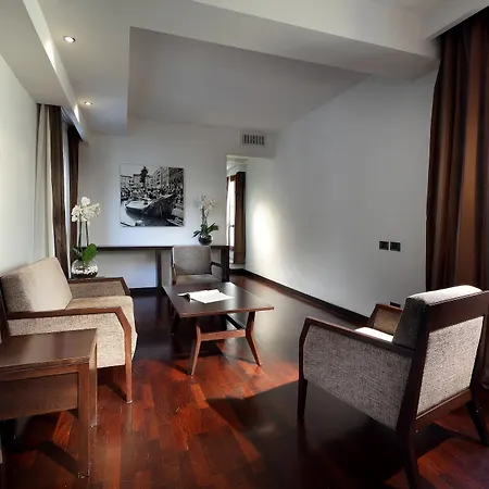Exe International Palace Hotel 4*