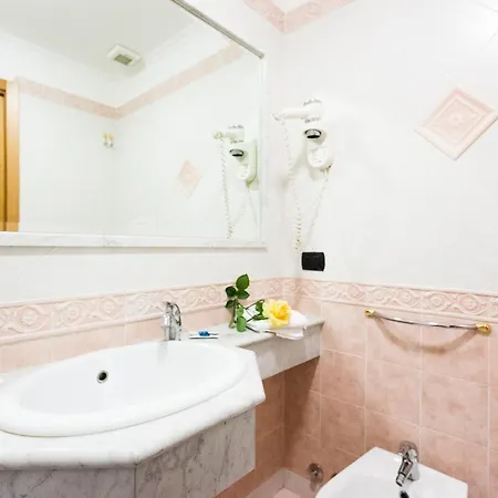 Hotel Mirage 3*