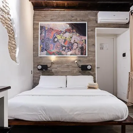 Irooms - Spanish Steps Guest house 4*