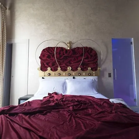 Irooms Pantheon Bed & Breakfast 4*
