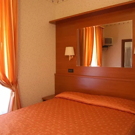 Hotel Dina 3*