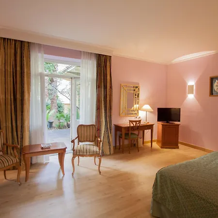 Ateneo Garden Palace 4*