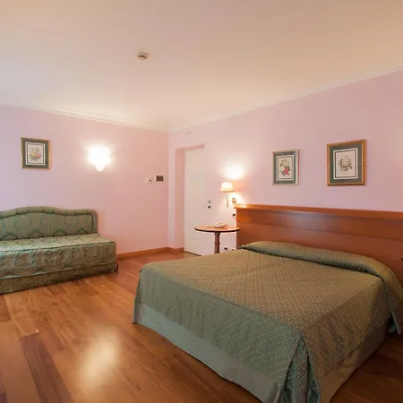 Hotel Ateneo Garden Palace 4*