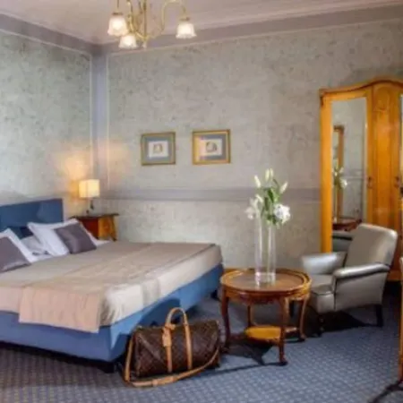 Alexandra Hotel