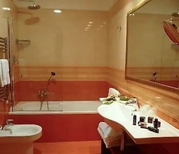 瑟瑞纳酒店