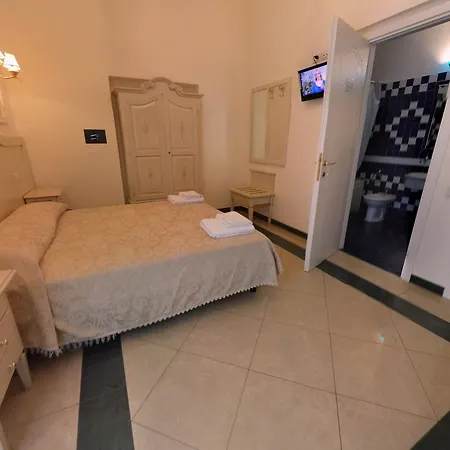 Cambridge Hotel