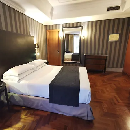 Royal Court Hotel 4*