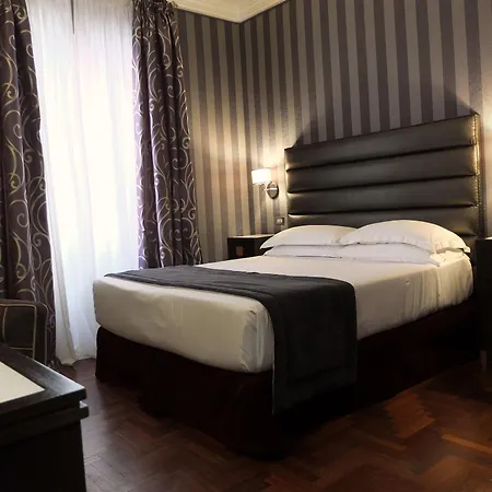 Royal Court Hotel 4*