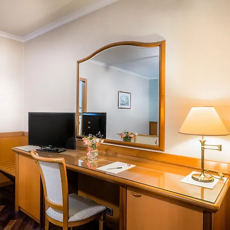 Capital Hotel 4*